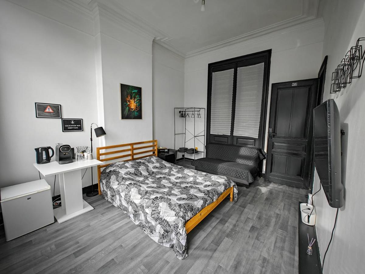 Private Room In Center Of Charleroi Buitenkant foto